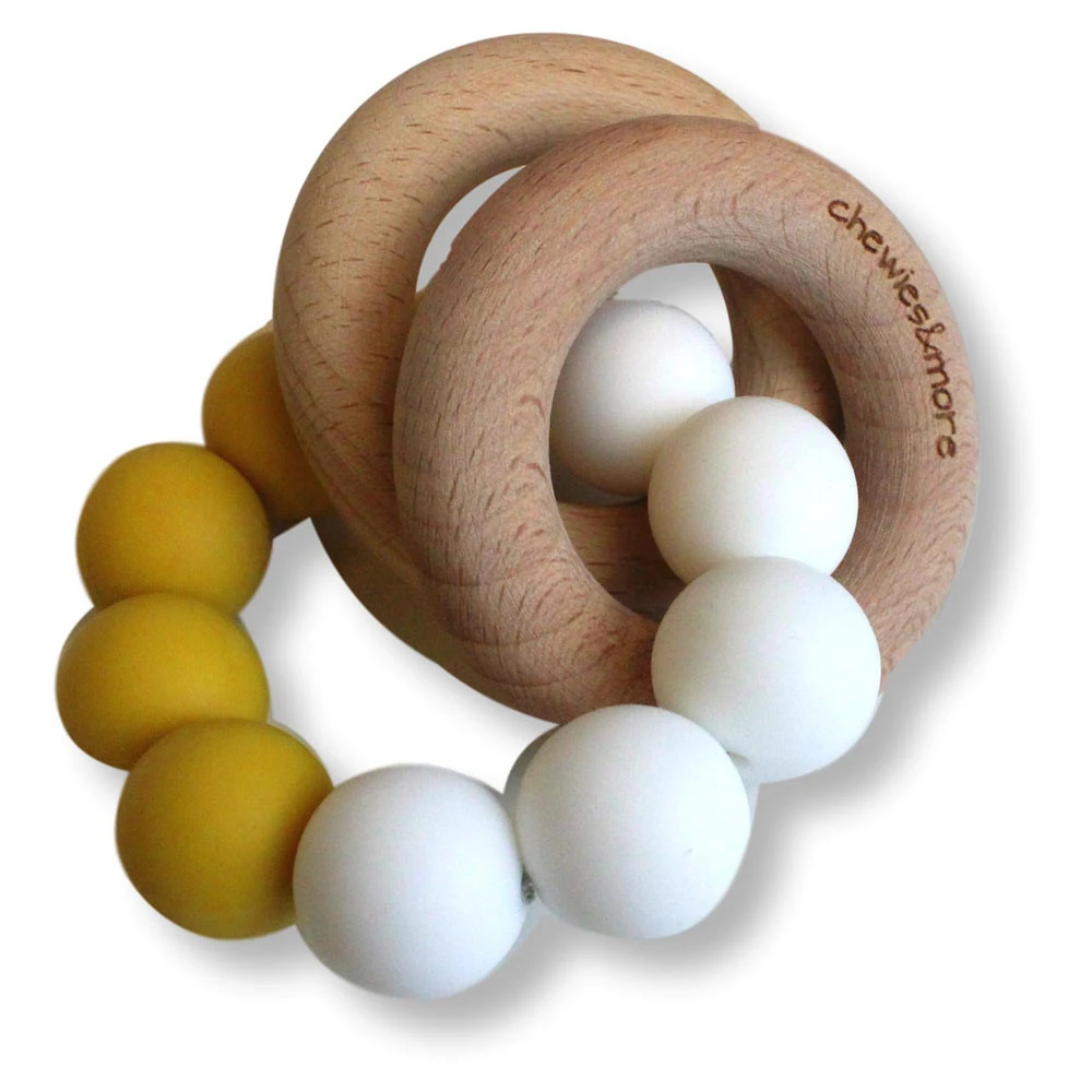 Chewie Basic Rammelaar Oker / Wit 3 Chewie Basic Rammelaar Oker / Wit