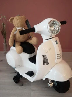 Electrische Vespa Scooter Creme -Babyproducten Winkel image 28219